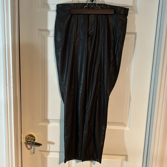 NWT ladies size 14 Gap Brown Mid Rise Vegan Leather Skinny Pants - Picture 4 of 13
